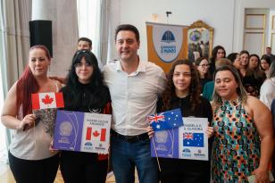 Governador Carlos Massa Ratinho Junior recebe alunos do Ganhando o Mundo