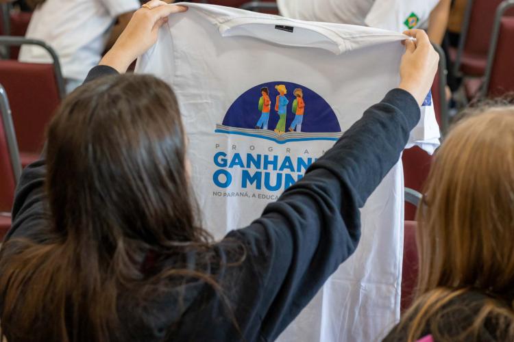 Estudantes da rede estadual do Paraná embarcam em setembro para um intercâmbio de seis semanas na França.