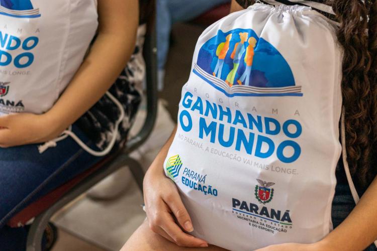 Estudantes da rede estadual do Paraná embarcam em setembro para um intercâmbio de seis semanas na França.