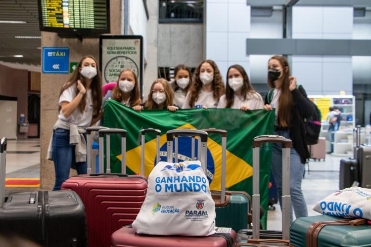 Paraná levou 200 alunos da rede estadual para intercâmbio no Canadá e na Nova Zelândia.