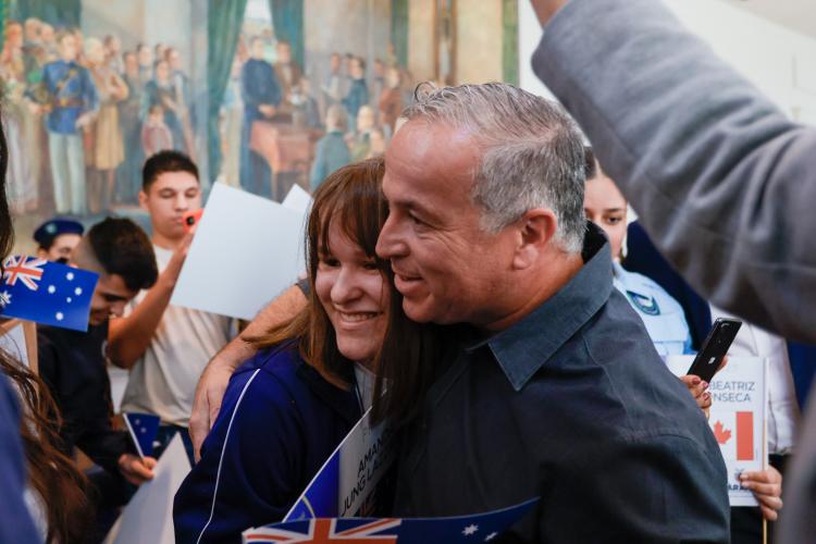 Governador Carlos Massa Ratinho Junior recebe alunos do Ganhando o Mundo